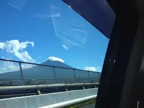 富士山頂上浅間大社奥宮の景色