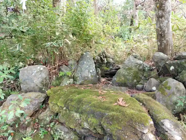 與能神社の{uncategorized: "未分類", other: "その他", undefined: "問題あり", building: "その他建物", grave: "お墓", sacred_gate: "鳥居", guardian: "狛犬", statue: "像", buddha: "仏像", history: "歴史", nature: "自然", garden: "庭園", animal: "動物", pagoda: "塔", temizu: "手水舎", mountain_gate: "山門・神門", sanctuary: "本殿・本堂", subordinate: "末社・摂社", art: "芸術", scenery: "景色", jizo: "地蔵", ema: "絵馬", goshuin: "御朱印", omikuji: "おみくじ", items: "授与品その他", amulet: "お守り", goshuincho: "御朱印帳", eats: "食事", festival: "お祭り", votive_dance: "神楽", shichigosan: "七五三参", wedding: "結婚式", experience: "体験その他", initially: "初詣", around: "周辺", anti_infection: "感染症対策"}