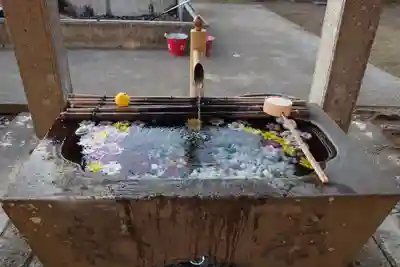 平出雷電神社の手水舎