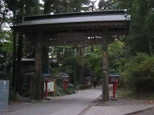 高尾山薬王院の山門・神門