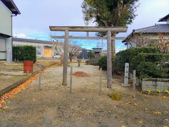 白山社の鳥居