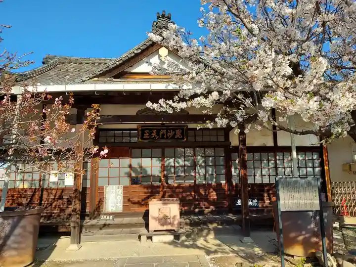 大念佛寺の{uncategorized: "未分類", other: "その他", undefined: "問題あり", building: "その他建物", grave: "お墓", sacred_gate: "鳥居", guardian: "狛犬", statue: "像", buddha: "仏像", history: "歴史", nature: "自然", garden: "庭園", animal: "動物", pagoda: "塔", temizu: "手水舎", mountain_gate: "山門・神門", sanctuary: "本殿・本堂", subordinate: "末社・摂社", art: "芸術", scenery: "景色", jizo: "地蔵", ema: "絵馬", goshuin: "御朱印", omikuji: "おみくじ", items: "授与品その他", amulet: "お守り", goshuincho: "御朱印帳", eats: "食事", festival: "お祭り", votive_dance: "神楽", shichigosan: "七五三参", wedding: "結婚式", experience: "体験その他", initially: "初詣", around: "周辺", anti_infection: "感染症対策"}