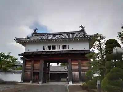 三光稲荷大明神の山門・神門