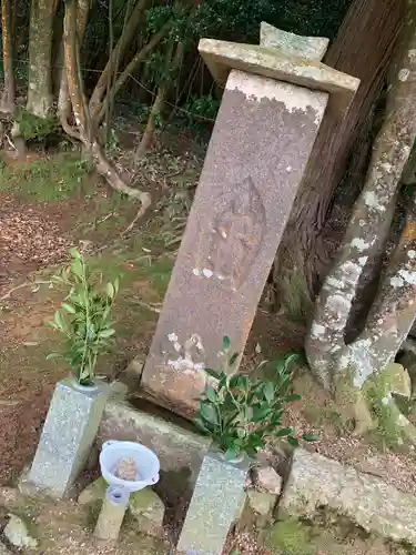 石造庚申塔の仏像