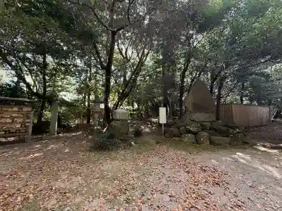 本居宣長ノ宮の{uncategorized: "未分類", other: "その他", undefined: "問題あり", building: "その他建物", grave: "お墓", sacred_gate: "鳥居", guardian: "狛犬", statue: "像", buddha: "仏像", history: "歴史", nature: "自然", garden: "庭園", animal: "動物", pagoda: "塔", temizu: "手水舎", mountain_gate: "山門・神門", sanctuary: "本殿・本堂", subordinate: "末社・摂社", art: "芸術", scenery: "景色", jizo: "地蔵", ema: "絵馬", goshuin: "御朱印", omikuji: "おみくじ", items: "授与品その他", amulet: "お守り", goshuincho: "御朱印帳", eats: "食事", festival: "お祭り", votive_dance: "神楽", shichigosan: "七五三参", wedding: "結婚式", experience: "体験その他", initially: "初詣", around: "周辺", anti_infection: "感染症対策"}