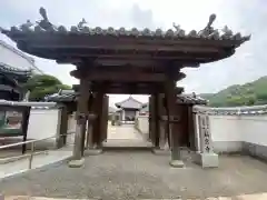 稱念寺の山門