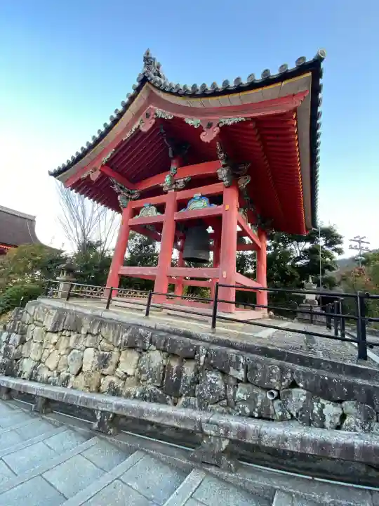 清水寺の{uncategorized: "未分類", other: "その他", undefined: "問題あり", building: "その他建物", grave: "お墓", sacred_gate: "鳥居", guardian: "狛犬", statue: "像", buddha: "仏像", history: "歴史", nature: "自然", garden: "庭園", animal: "動物", pagoda: "塔", temizu: "手水舎", mountain_gate: "山門・神門", sanctuary: "本殿・本堂", subordinate: "末社・摂社", art: "芸術", scenery: "景色", jizo: "地蔵", ema: "絵馬", goshuin: "御朱印", omikuji: "おみくじ", items: "授与品その他", amulet: "お守り", goshuincho: "御朱印帳", eats: "食事", festival: "お祭り", votive_dance: "神楽", shichigosan: "七五三参", wedding: "結婚式", experience: "体験その他", initially: "初詣", around: "周辺", anti_infection: "感染症対策"}