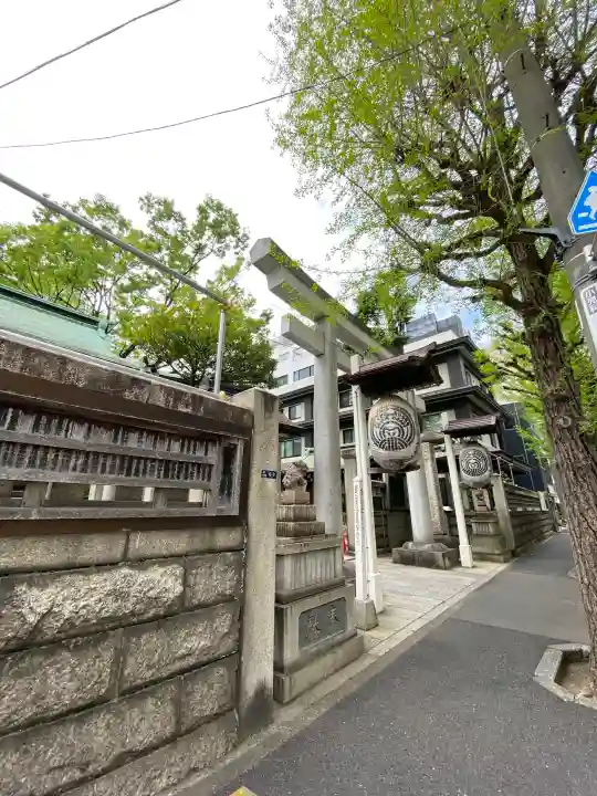 鐵砲洲稲荷神社の{uncategorized: "未分類", other: "その他", undefined: "問題あり", building: "その他建物", grave: "お墓", sacred_gate: "鳥居", guardian: "狛犬", statue: "像", buddha: "仏像", history: "歴史", nature: "自然", garden: "庭園", animal: "動物", pagoda: "塔", temizu: "手水舎", mountain_gate: "山門・神門", sanctuary: "本殿・本堂", subordinate: "末社・摂社", art: "芸術", scenery: "景色", jizo: "地蔵", ema: "絵馬", goshuin: "御朱印", omikuji: "おみくじ", items: "授与品その他", amulet: "お守り", goshuincho: "御朱印帳", eats: "食事", festival: "お祭り", votive_dance: "神楽", shichigosan: "七五三参", wedding: "結婚式", experience: "体験その他", initially: "初詣", around: "周辺", anti_infection: "感染症対策"}