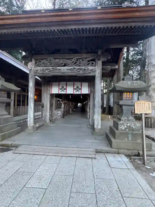 諏訪大社の{uncategorized: "未分類", other: "その他", undefined: "問題あり", building: "その他建物", grave: "お墓", sacred_gate: "鳥居", guardian: "狛犬", statue: "像", buddha: "仏像", history: "歴史", nature: "自然", garden: "庭園", animal: "動物", pagoda: "塔", temizu: "手水舎", mountain_gate: "山門・神門", sanctuary: "本殿・本堂", subordinate: "末社・摂社", art: "芸術", scenery: "景色", jizo: "地蔵", ema: "絵馬", goshuin: "御朱印", omikuji: "おみくじ", items: "授与品その他", amulet: "お守り", goshuincho: "御朱印帳", eats: "食事", festival: "お祭り", votive_dance: "神楽", shichigosan: "七五三参", wedding: "結婚式", experience: "体験その他", initially: "初詣", around: "周辺", anti_infection: "感染症対策"}