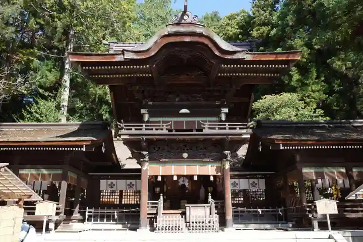 諏訪大社下社秋宮の本殿・本堂