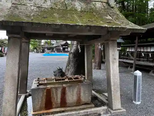 穂高神社本宮の手水舎