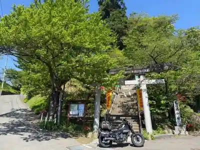 花巻神社の{uncategorized: "未分類", other: "その他", undefined: "問題あり", building: "その他建物", grave: "お墓", sacred_gate: "鳥居", guardian: "狛犬", statue: "像", buddha: "仏像", history: "歴史", nature: "自然", garden: "庭園", animal: "動物", pagoda: "塔", temizu: "手水舎", mountain_gate: "山門・神門", sanctuary: "本殿・本堂", subordinate: "末社・摂社", art: "芸術", scenery: "景色", jizo: "地蔵", ema: "絵馬", goshuin: "御朱印", omikuji: "おみくじ", items: "授与品その他", amulet: "お守り", goshuincho: "御朱印帳", eats: "食事", festival: "お祭り", votive_dance: "神楽", shichigosan: "七五三参", wedding: "結婚式", experience: "体験その他", initially: "初詣", around: "周辺", anti_infection: "感染症対策"}
