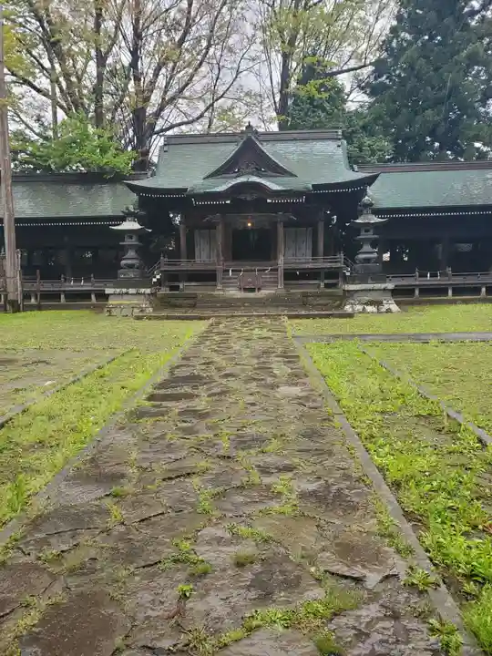 諏訪護国神社の本殿・本堂