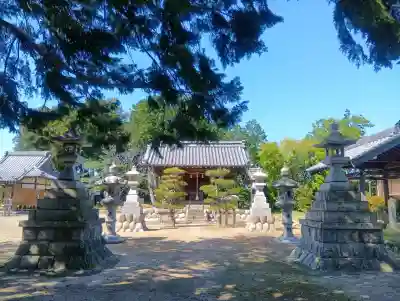神明神社の{uncategorized: "未分類", other: "その他", undefined: "問題あり", building: "その他建物", grave: "お墓", sacred_gate: "鳥居", guardian: "狛犬", statue: "像", buddha: "仏像", history: "歴史", nature: "自然", garden: "庭園", animal: "動物", pagoda: "塔", temizu: "手水舎", mountain_gate: "山門・神門", sanctuary: "本殿・本堂", subordinate: "末社・摂社", art: "芸術", scenery: "景色", jizo: "地蔵", ema: "絵馬", goshuin: "御朱印", omikuji: "おみくじ", items: "授与品その他", amulet: "お守り", goshuincho: "御朱印帳", eats: "食事", festival: "お祭り", votive_dance: "神楽", shichigosan: "七五三参", wedding: "結婚式", experience: "体験その他", initially: "初詣", around: "周辺", anti_infection: "感染症対策"}