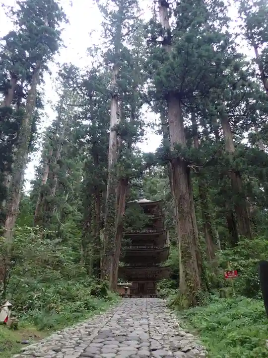 出羽神社(出羽三山神社)~三神合祭殿~の自然