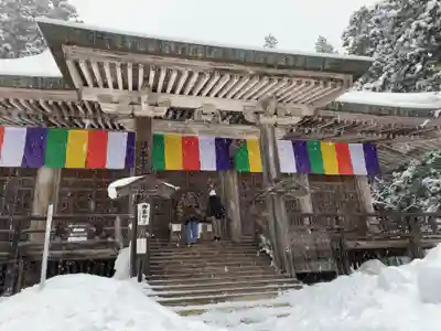 宝珠山 立石寺の本殿・本堂