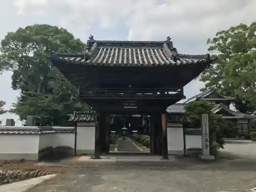 長法寺の山門