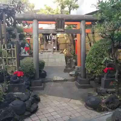 靍護稲荷神社の鳥居