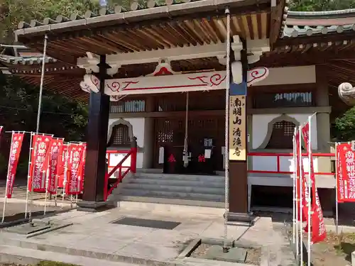 清滝寺の本殿・本堂