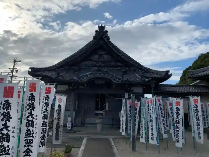 弥勒寺の本殿・本堂