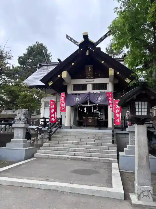 豊平神社の{uncategorized: "未分類", other: "その他", undefined: "問題あり", building: "その他建物", grave: "お墓", sacred_gate: "鳥居", guardian: "狛犬", statue: "像", buddha: "仏像", history: "歴史", nature: "自然", garden: "庭園", animal: "動物", pagoda: "塔", temizu: "手水舎", mountain_gate: "山門・神門", sanctuary: "本殿・本堂", subordinate: "末社・摂社", art: "芸術", scenery: "景色", jizo: "地蔵", ema: "絵馬", goshuin: "御朱印", omikuji: "おみくじ", items: "授与品その他", amulet: "お守り", goshuincho: "御朱印帳", eats: "食事", festival: "お祭り", votive_dance: "神楽", shichigosan: "七五三参", wedding: "結婚式", experience: "体験その他", initially: "初詣", around: "周辺", anti_infection: "感染症対策"}