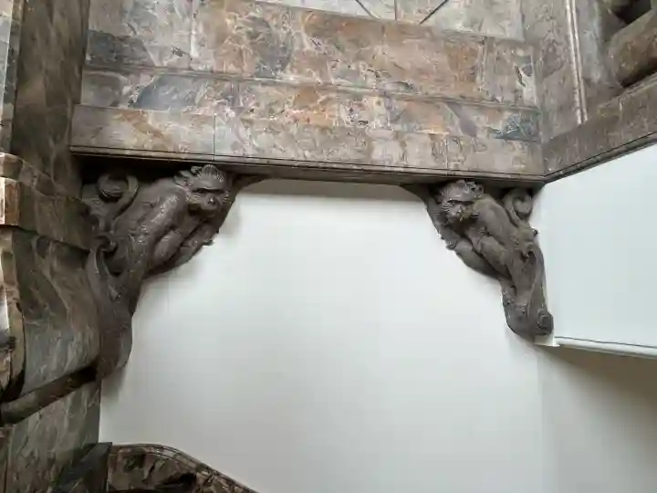 築地本願寺(本願寺築地別院)の{uncategorized: "未分類", other: "その他", undefined: "問題あり", building: "その他建物", grave: "お墓", sacred_gate: "鳥居", guardian: "狛犬", statue: "像", buddha: "仏像", history: "歴史", nature: "自然", garden: "庭園", animal: "動物", pagoda: "塔", temizu: "手水舎", mountain_gate: "山門・神門", sanctuary: "本殿・本堂", subordinate: "末社・摂社", art: "芸術", scenery: "景色", jizo: "地蔵", ema: "絵馬", goshuin: "御朱印", omikuji: "おみくじ", items: "授与品その他", amulet: "お守り", goshuincho: "御朱印帳", eats: "食事", festival: "お祭り", votive_dance: "神楽", shichigosan: "七五三参", wedding: "結婚式", experience: "体験その他", initially: "初詣", around: "周辺", anti_infection: "感染症対策"}