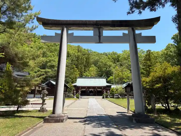 山梨縣護國神社の{uncategorized: "未分類", other: "その他", undefined: "問題あり", building: "その他建物", grave: "お墓", sacred_gate: "鳥居", guardian: "狛犬", statue: "像", buddha: "仏像", history: "歴史", nature: "自然", garden: "庭園", animal: "動物", pagoda: "塔", temizu: "手水舎", mountain_gate: "山門・神門", sanctuary: "本殿・本堂", subordinate: "末社・摂社", art: "芸術", scenery: "景色", jizo: "地蔵", ema: "絵馬", goshuin: "御朱印", omikuji: "おみくじ", items: "授与品その他", amulet: "お守り", goshuincho: "御朱印帳", eats: "食事", festival: "お祭り", votive_dance: "神楽", shichigosan: "七五三参", wedding: "結婚式", experience: "体験その他", initially: "初詣", around: "周辺", anti_infection: "感染症対策"}