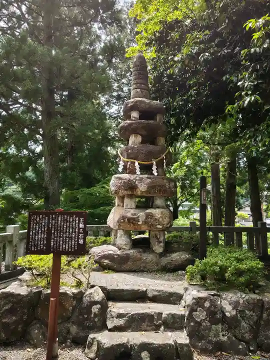 八幡神社の{uncategorized: "未分類", other: "その他", undefined: "問題あり", building: "その他建物", grave: "お墓", sacred_gate: "鳥居", guardian: "狛犬", statue: "像", buddha: "仏像", history: "歴史", nature: "自然", garden: "庭園", animal: "動物", pagoda: "塔", temizu: "手水舎", mountain_gate: "山門・神門", sanctuary: "本殿・本堂", subordinate: "末社・摂社", art: "芸術", scenery: "景色", jizo: "地蔵", ema: "絵馬", goshuin: "御朱印", omikuji: "おみくじ", items: "授与品その他", amulet: "お守り", goshuincho: "御朱印帳", eats: "食事", festival: "お祭り", votive_dance: "神楽", shichigosan: "七五三参", wedding: "結婚式", experience: "体験その他", initially: "初詣", around: "周辺", anti_infection: "感染症対策"}
