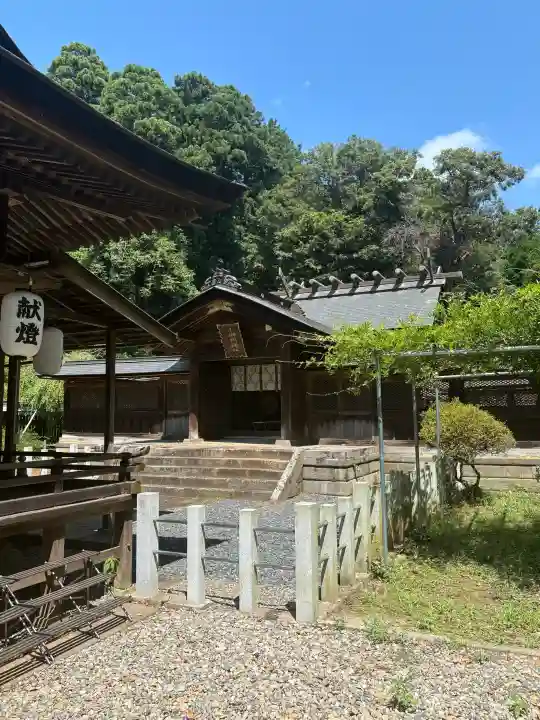 小御門神社の{uncategorized: "未分類", other: "その他", undefined: "問題あり", building: "その他建物", grave: "お墓", sacred_gate: "鳥居", guardian: "狛犬", statue: "像", buddha: "仏像", history: "歴史", nature: "自然", garden: "庭園", animal: "動物", pagoda: "塔", temizu: "手水舎", mountain_gate: "山門・神門", sanctuary: "本殿・本堂", subordinate: "末社・摂社", art: "芸術", scenery: "景色", jizo: "地蔵", ema: "絵馬", goshuin: "御朱印", omikuji: "おみくじ", items: "授与品その他", amulet: "お守り", goshuincho: "御朱印帳", eats: "食事", festival: "お祭り", votive_dance: "神楽", shichigosan: "七五三参", wedding: "結婚式", experience: "体験その他", initially: "初詣", around: "周辺", anti_infection: "感染症対策"}