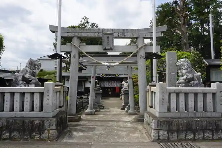 白蛇辨財天の鳥居