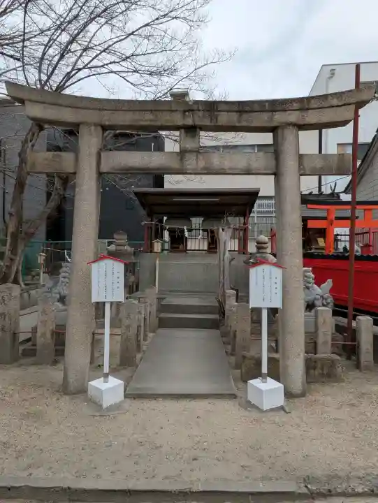 久保神社の{uncategorized: "未分類", other: "その他", undefined: "問題あり", building: "その他建物", grave: "お墓", sacred_gate: "鳥居", guardian: "狛犬", statue: "像", buddha: "仏像", history: "歴史", nature: "自然", garden: "庭園", animal: "動物", pagoda: "塔", temizu: "手水舎", mountain_gate: "山門・神門", sanctuary: "本殿・本堂", subordinate: "末社・摂社", art: "芸術", scenery: "景色", jizo: "地蔵", ema: "絵馬", goshuin: "御朱印", omikuji: "おみくじ", items: "授与品その他", amulet: "お守り", goshuincho: "御朱印帳", eats: "食事", festival: "お祭り", votive_dance: "神楽", shichigosan: "七五三参", wedding: "結婚式", experience: "体験その他", initially: "初詣", around: "周辺", anti_infection: "感染症対策"}