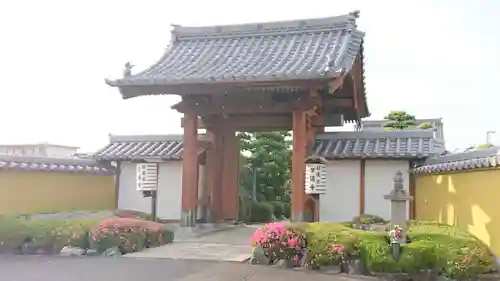 常諦寺の山門