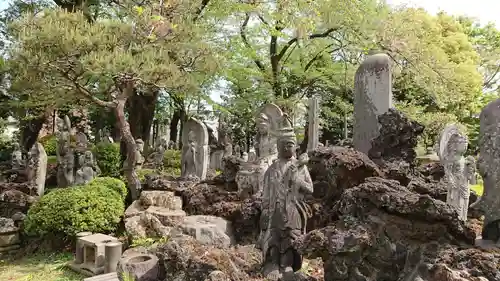 明治寺の庭園