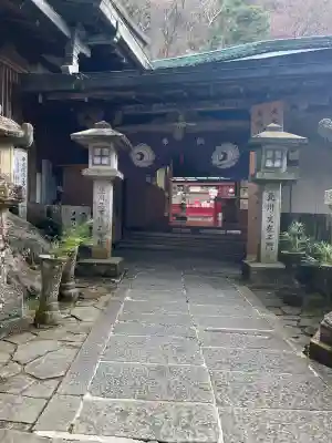 大本山七宝瀧寺の{uncategorized: "未分類", other: "その他", undefined: "問題あり", building: "その他建物", grave: "お墓", sacred_gate: "鳥居", guardian: "狛犬", statue: "像", buddha: "仏像", history: "歴史", nature: "自然", garden: "庭園", animal: "動物", pagoda: "塔", temizu: "手水舎", mountain_gate: "山門・神門", sanctuary: "本殿・本堂", subordinate: "末社・摂社", art: "芸術", scenery: "景色", jizo: "地蔵", ema: "絵馬", goshuin: "御朱印", omikuji: "おみくじ", items: "授与品その他", amulet: "お守り", goshuincho: "御朱印帳", eats: "食事", festival: "お祭り", votive_dance: "神楽", shichigosan: "七五三参", wedding: "結婚式", experience: "体験その他", initially: "初詣", around: "周辺", anti_infection: "感染症対策"}