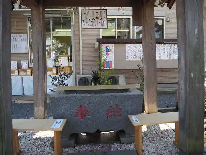 日々神社の手水舎