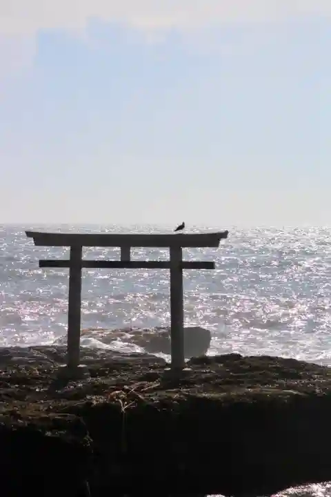 大洗磯前神社の{uncategorized: "未分類", other: "その他", undefined: "問題あり", building: "その他建物", grave: "お墓", sacred_gate: "鳥居", guardian: "狛犬", statue: "像", buddha: "仏像", history: "歴史", nature: "自然", garden: "庭園", animal: "動物", pagoda: "塔", temizu: "手水舎", mountain_gate: "山門・神門", sanctuary: "本殿・本堂", subordinate: "末社・摂社", art: "芸術", scenery: "景色", jizo: "地蔵", ema: "絵馬", goshuin: "御朱印", omikuji: "おみくじ", items: "授与品その他", amulet: "お守り", goshuincho: "御朱印帳", eats: "食事", festival: "お祭り", votive_dance: "神楽", shichigosan: "七五三参", wedding: "結婚式", experience: "体験その他", initially: "初詣", around: "周辺", anti_infection: "感染症対策"}