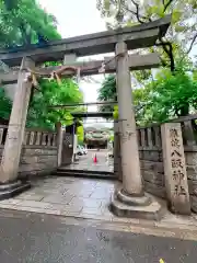 難波八阪神社の鳥居