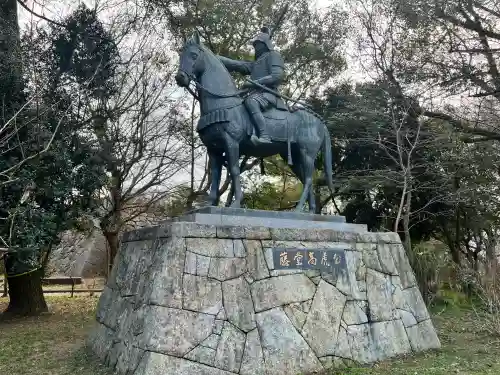 高山神社の{uncategorized: "未分類", other: "その他", undefined: "問題あり", building: "その他建物", grave: "お墓", sacred_gate: "鳥居", guardian: "狛犬", statue: "像", buddha: "仏像", history: "歴史", nature: "自然", garden: "庭園", animal: "動物", pagoda: "塔", temizu: "手水舎", mountain_gate: "山門・神門", sanctuary: "本殿・本堂", subordinate: "末社・摂社", art: "芸術", scenery: "景色", jizo: "地蔵", ema: "絵馬", goshuin: "御朱印", omikuji: "おみくじ", items: "授与品その他", amulet: "お守り", goshuincho: "御朱印帳", eats: "食事", festival: "お祭り", votive_dance: "神楽", shichigosan: "七五三参", wedding: "結婚式", experience: "体験その他", initially: "初詣", around: "周辺", anti_infection: "感染症対策"}