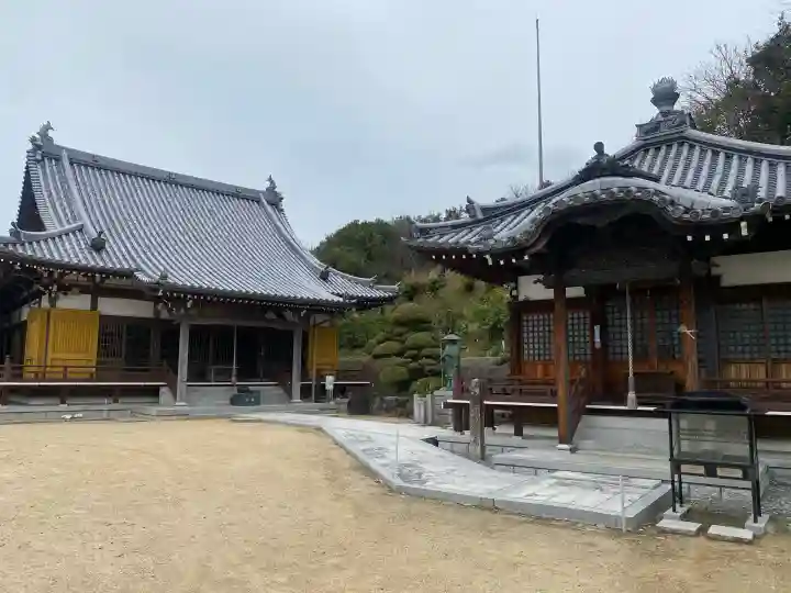 榮福寺の{uncategorized: "未分類", other: "その他", undefined: "問題あり", building: "その他建物", grave: "お墓", sacred_gate: "鳥居", guardian: "狛犬", statue: "像", buddha: "仏像", history: "歴史", nature: "自然", garden: "庭園", animal: "動物", pagoda: "塔", temizu: "手水舎", mountain_gate: "山門・神門", sanctuary: "本殿・本堂", subordinate: "末社・摂社", art: "芸術", scenery: "景色", jizo: "地蔵", ema: "絵馬", goshuin: "御朱印", omikuji: "おみくじ", items: "授与品その他", amulet: "お守り", goshuincho: "御朱印帳", eats: "食事", festival: "お祭り", votive_dance: "神楽", shichigosan: "七五三参", wedding: "結婚式", experience: "体験その他", initially: "初詣", around: "周辺", anti_infection: "感染症対策"}