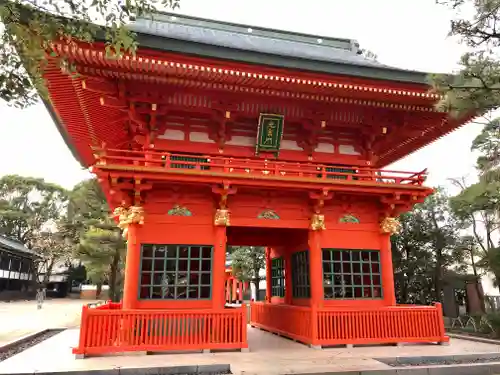 穴八幡宮の山門