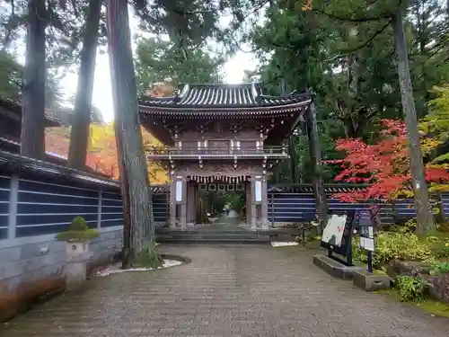 那谷寺の山門