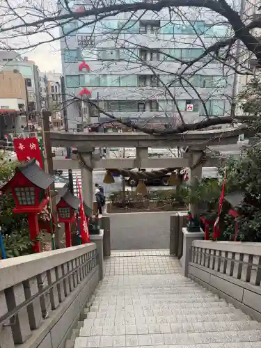 十番稲荷神社の{uncategorized: "未分類", other: "その他", undefined: "問題あり", building: "その他建物", grave: "お墓", sacred_gate: "鳥居", guardian: "狛犬", statue: "像", buddha: "仏像", history: "歴史", nature: "自然", garden: "庭園", animal: "動物", pagoda: "塔", temizu: "手水舎", mountain_gate: "山門・神門", sanctuary: "本殿・本堂", subordinate: "末社・摂社", art: "芸術", scenery: "景色", jizo: "地蔵", ema: "絵馬", goshuin: "御朱印", omikuji: "おみくじ", items: "授与品その他", amulet: "お守り", goshuincho: "御朱印帳", eats: "食事", festival: "お祭り", votive_dance: "神楽", shichigosan: "七五三参", wedding: "結婚式", experience: "体験その他", initially: "初詣", around: "周辺", anti_infection: "感染症対策"}