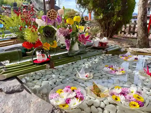 このみ白雲大社の{uncategorized: "未分類", other: "その他", undefined: "問題あり", building: "その他建物", grave: "お墓", sacred_gate: "鳥居", guardian: "狛犬", statue: "像", buddha: "仏像", history: "歴史", nature: "自然", garden: "庭園", animal: "動物", pagoda: "塔", temizu: "手水舎", mountain_gate: "山門・神門", sanctuary: "本殿・本堂", subordinate: "末社・摂社", art: "芸術", scenery: "景色", jizo: "地蔵", ema: "絵馬", goshuin: "御朱印", omikuji: "おみくじ", items: "授与品その他", amulet: "お守り", goshuincho: "御朱印帳", eats: "食事", festival: "お祭り", votive_dance: "神楽", shichigosan: "七五三参", wedding: "結婚式", experience: "体験その他", initially: "初詣", around: "周辺", anti_infection: "感染症対策"}