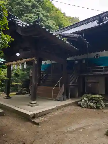 金刀比羅神社の{uncategorized: "未分類", other: "その他", undefined: "問題あり", building: "その他建物", grave: "お墓", sacred_gate: "鳥居", guardian: "狛犬", statue: "像", buddha: "仏像", history: "歴史", nature: "自然", garden: "庭園", animal: "動物", pagoda: "塔", temizu: "手水舎", mountain_gate: "山門・神門", sanctuary: "本殿・本堂", subordinate: "末社・摂社", art: "芸術", scenery: "景色", jizo: "地蔵", ema: "絵馬", goshuin: "御朱印", omikuji: "おみくじ", items: "授与品その他", amulet: "お守り", goshuincho: "御朱印帳", eats: "食事", festival: "お祭り", votive_dance: "神楽", shichigosan: "七五三参", wedding: "結婚式", experience: "体験その他", initially: "初詣", around: "周辺", anti_infection: "感染症対策"}
