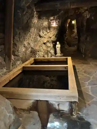 安楽寺の{uncategorized: "未分類", other: "その他", undefined: "問題あり", building: "その他建物", grave: "お墓", sacred_gate: "鳥居", guardian: "狛犬", statue: "像", buddha: "仏像", history: "歴史", nature: "自然", garden: "庭園", animal: "動物", pagoda: "塔", temizu: "手水舎", mountain_gate: "山門・神門", sanctuary: "本殿・本堂", subordinate: "末社・摂社", art: "芸術", scenery: "景色", jizo: "地蔵", ema: "絵馬", goshuin: "御朱印", omikuji: "おみくじ", items: "授与品その他", amulet: "お守り", goshuincho: "御朱印帳", eats: "食事", festival: "お祭り", votive_dance: "神楽", shichigosan: "七五三参", wedding: "結婚式", experience: "体験その他", initially: "初詣", around: "周辺", anti_infection: "感染症対策"}
