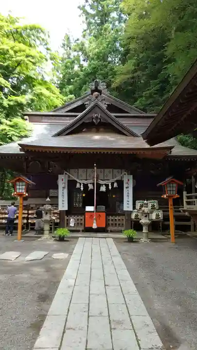 新倉富士浅間神社の本殿・本堂
