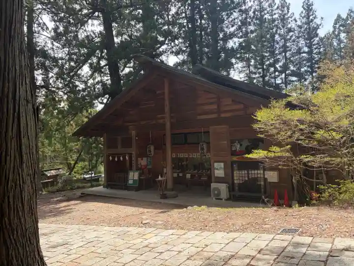 仁科神明宮の{uncategorized: "未分類", other: "その他", undefined: "問題あり", building: "その他建物", grave: "お墓", sacred_gate: "鳥居", guardian: "狛犬", statue: "像", buddha: "仏像", history: "歴史", nature: "自然", garden: "庭園", animal: "動物", pagoda: "塔", temizu: "手水舎", mountain_gate: "山門・神門", sanctuary: "本殿・本堂", subordinate: "末社・摂社", art: "芸術", scenery: "景色", jizo: "地蔵", ema: "絵馬", goshuin: "御朱印", omikuji: "おみくじ", items: "授与品その他", amulet: "お守り", goshuincho: "御朱印帳", eats: "食事", festival: "お祭り", votive_dance: "神楽", shichigosan: "七五三参", wedding: "結婚式", experience: "体験その他", initially: "初詣", around: "周辺", anti_infection: "感染症対策"}