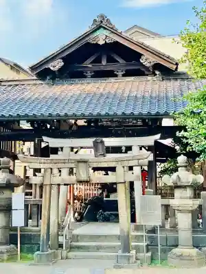 被官稲荷神社の{uncategorized: "未分類", other: "その他", undefined: "問題あり", building: "その他建物", grave: "お墓", sacred_gate: "鳥居", guardian: "狛犬", statue: "像", buddha: "仏像", history: "歴史", nature: "自然", garden: "庭園", animal: "動物", pagoda: "塔", temizu: "手水舎", mountain_gate: "山門・神門", sanctuary: "本殿・本堂", subordinate: "末社・摂社", art: "芸術", scenery: "景色", jizo: "地蔵", ema: "絵馬", goshuin: "御朱印", omikuji: "おみくじ", items: "授与品その他", amulet: "お守り", goshuincho: "御朱印帳", eats: "食事", festival: "お祭り", votive_dance: "神楽", shichigosan: "七五三参", wedding: "結婚式", experience: "体験その他", initially: "初詣", around: "周辺", anti_infection: "感染症対策"}