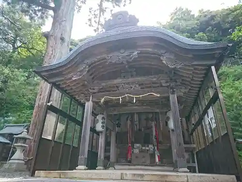 宇波西神社の本殿・本堂