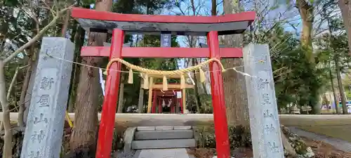 新屋山神社の鳥居